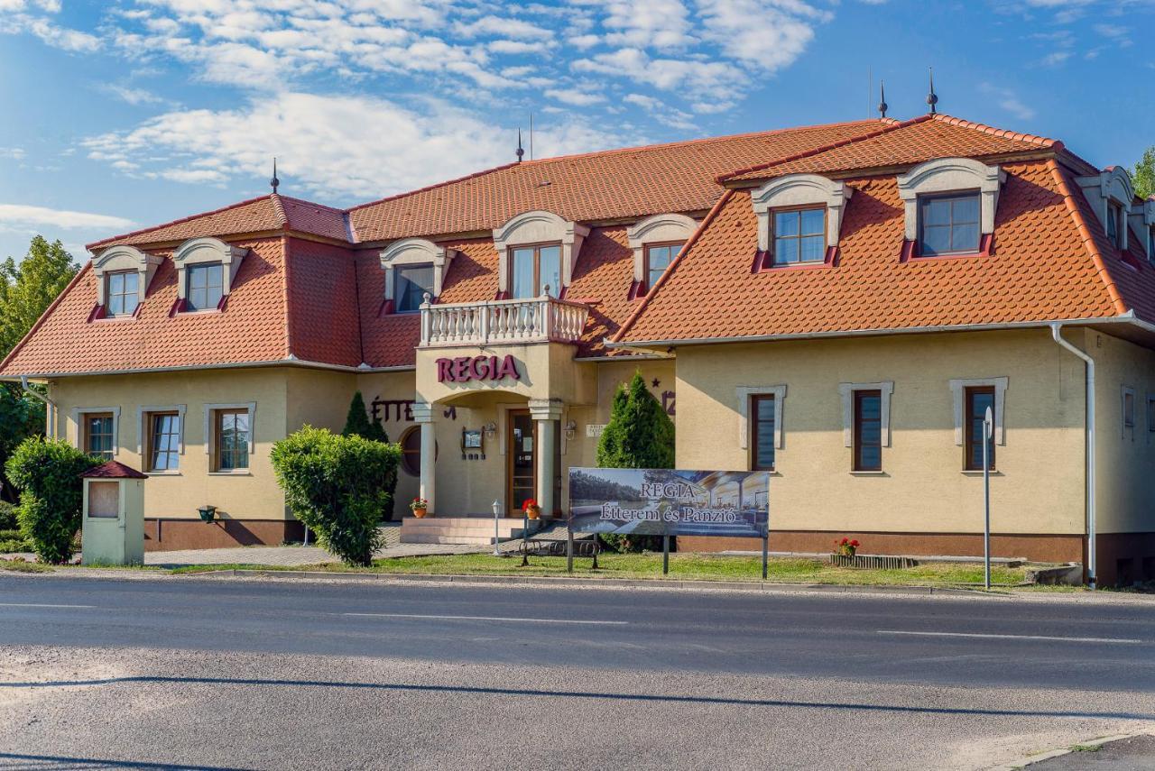 Regia Panzio Bed & Breakfast Halászi Екстериор снимка
