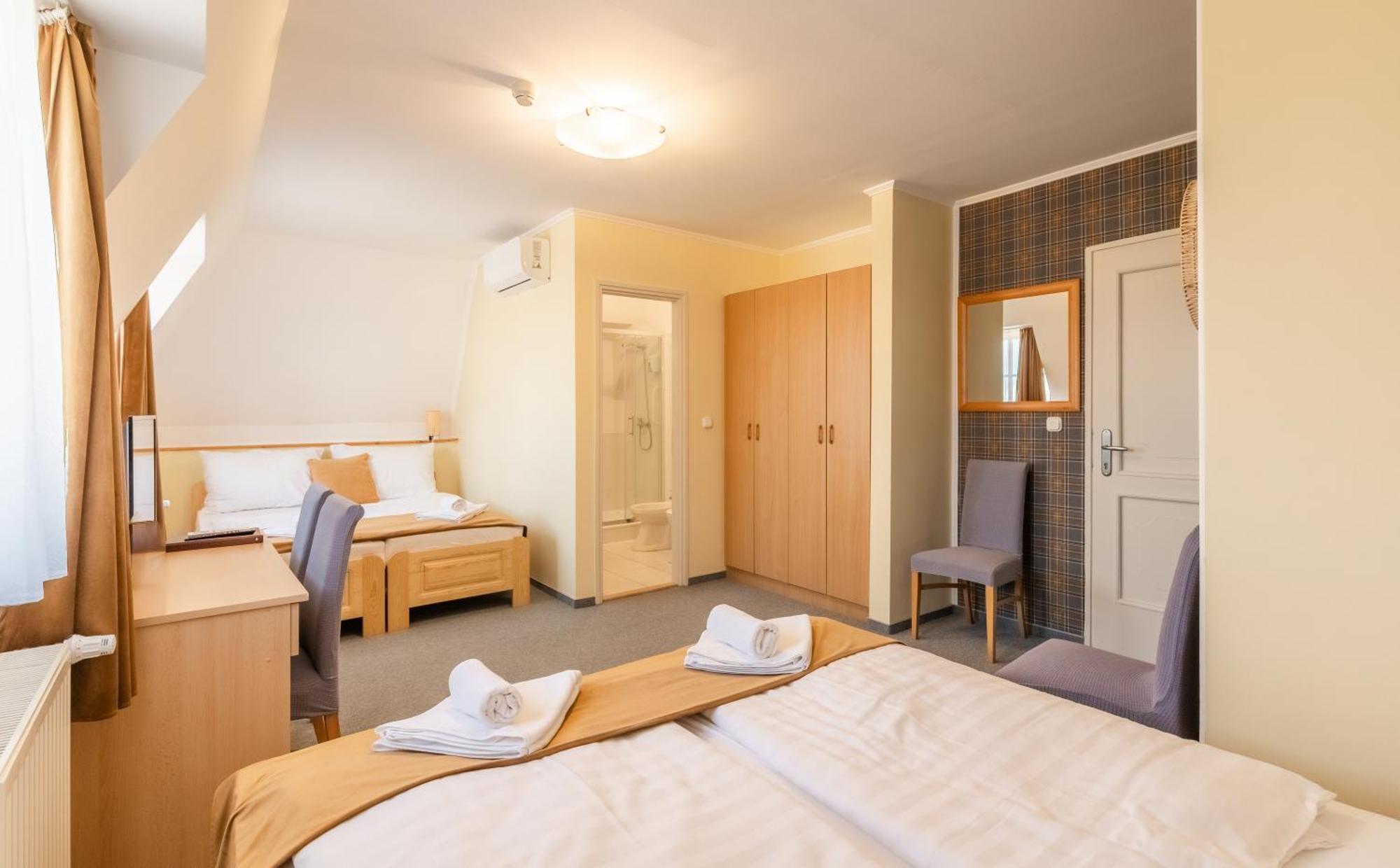 Regia Panzio Bed & Breakfast Halászi Екстериор снимка