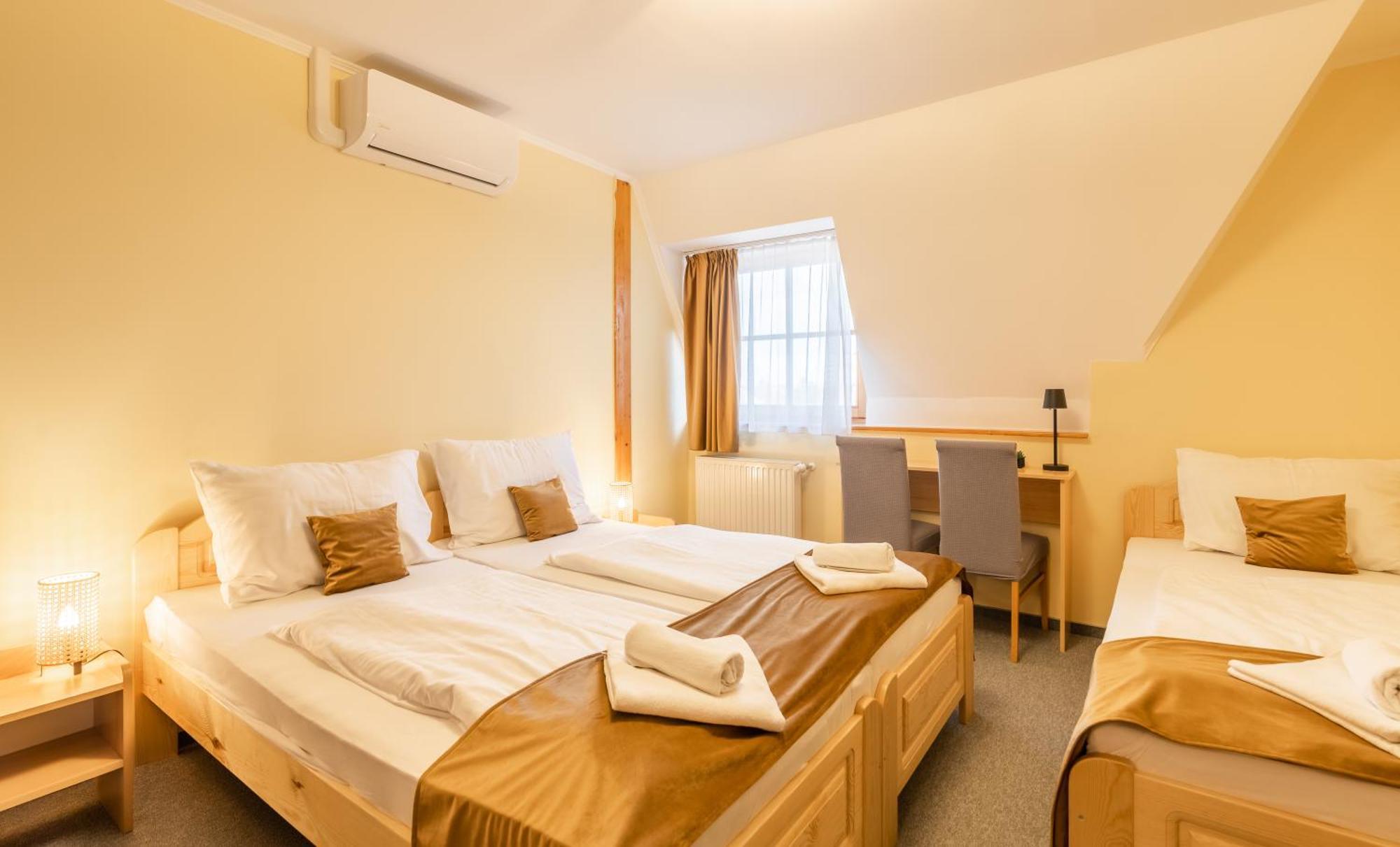 Regia Panzio Bed & Breakfast Halászi Екстериор снимка