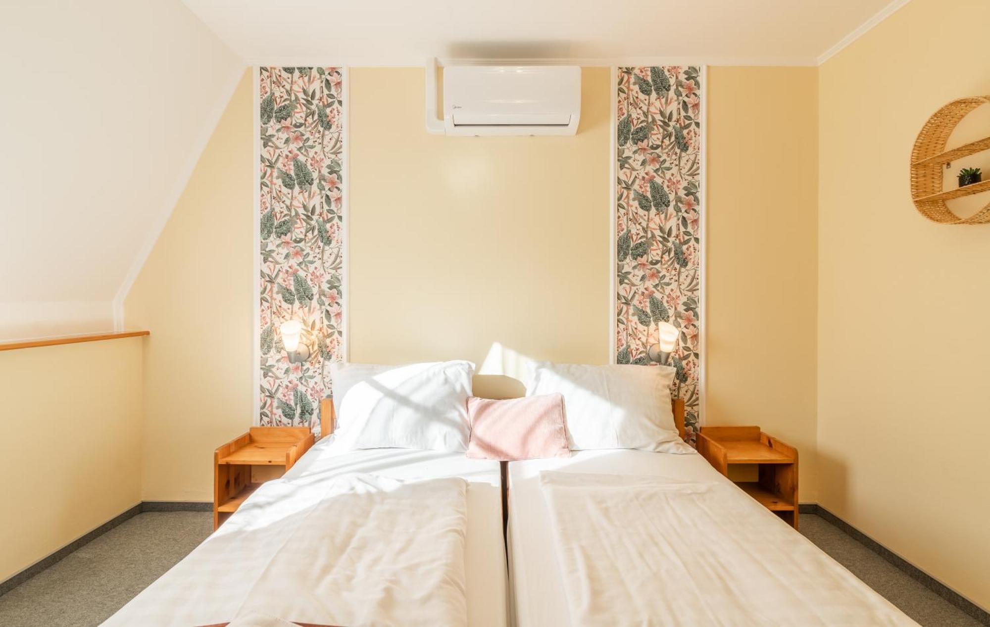 Regia Panzio Bed & Breakfast Halászi Екстериор снимка