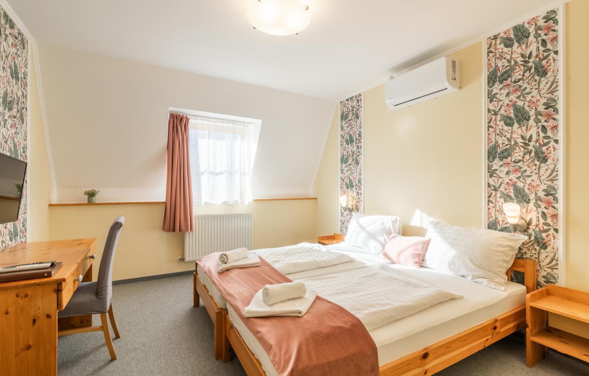 Regia Panzio Bed & Breakfast Halászi Екстериор снимка
