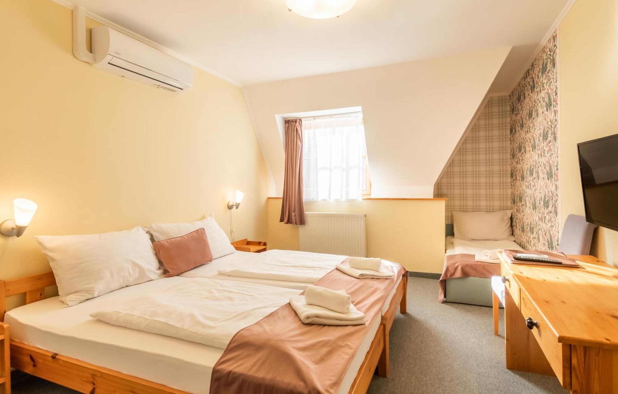 Regia Panzio Bed & Breakfast Halászi Екстериор снимка