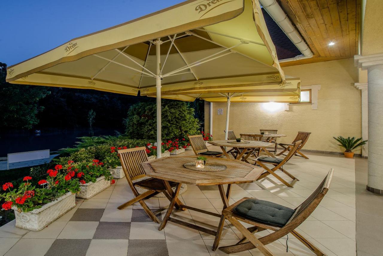 Regia Panzio Bed & Breakfast Halászi Екстериор снимка