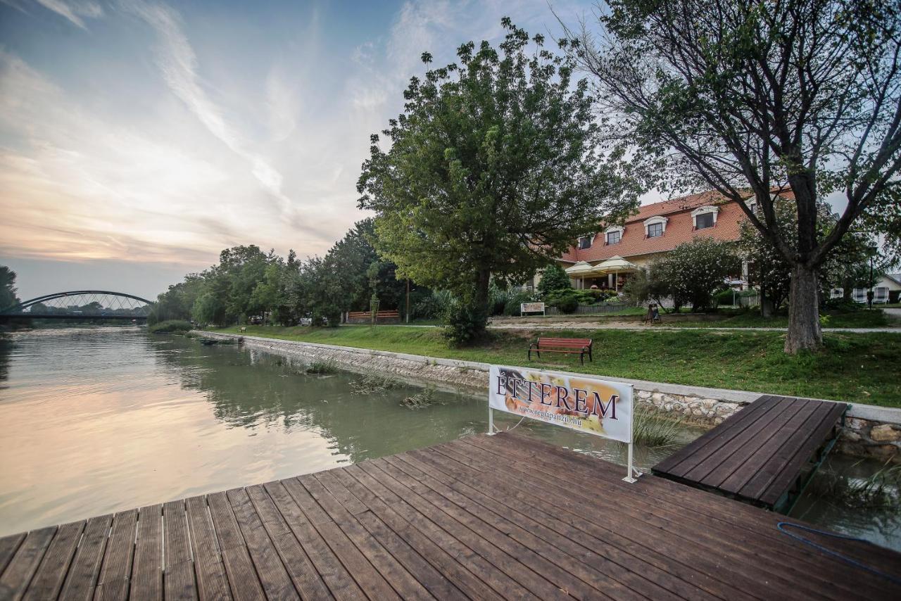 Regia Panzio Bed & Breakfast Halászi Екстериор снимка