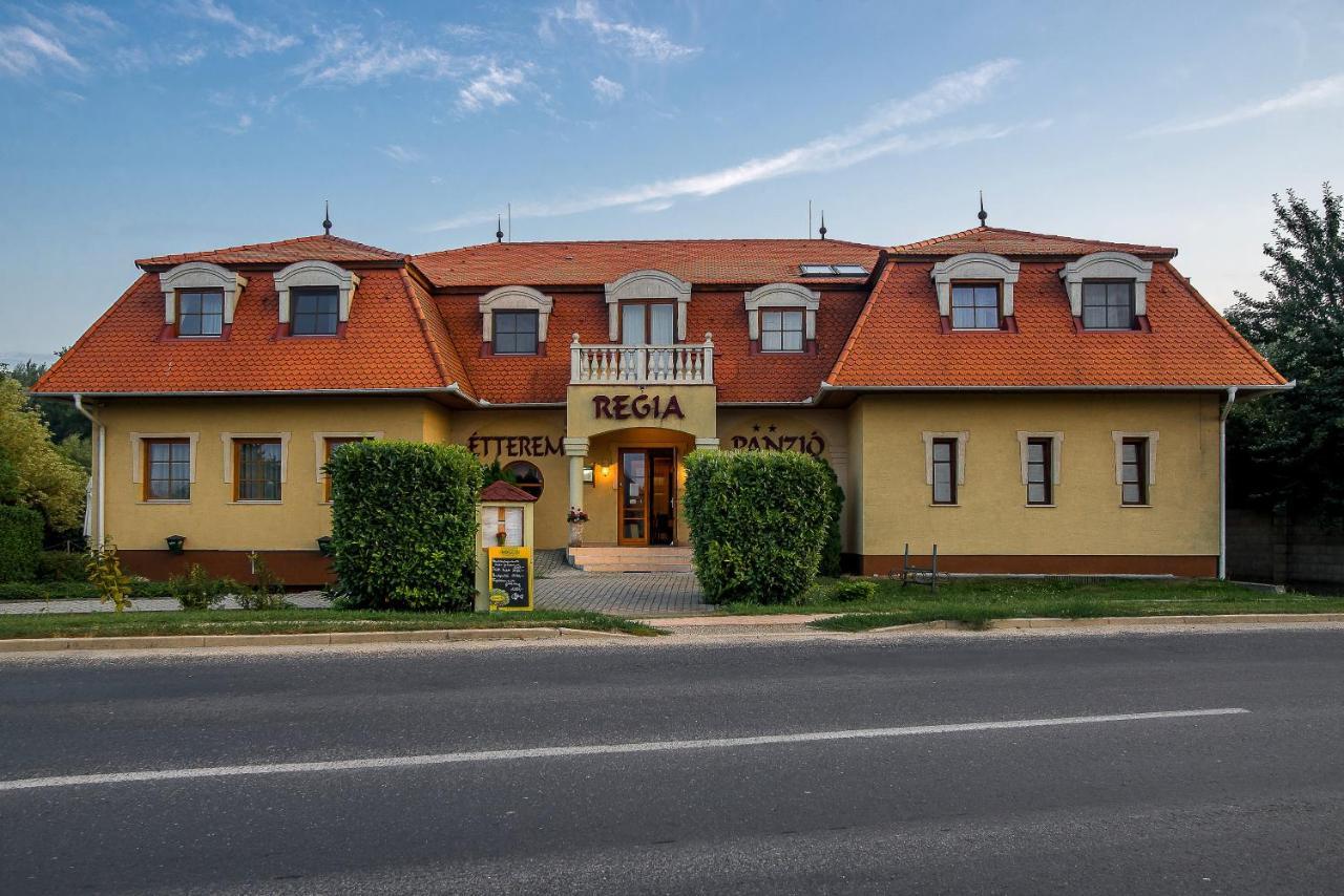Regia Panzio Bed & Breakfast Halászi Екстериор снимка